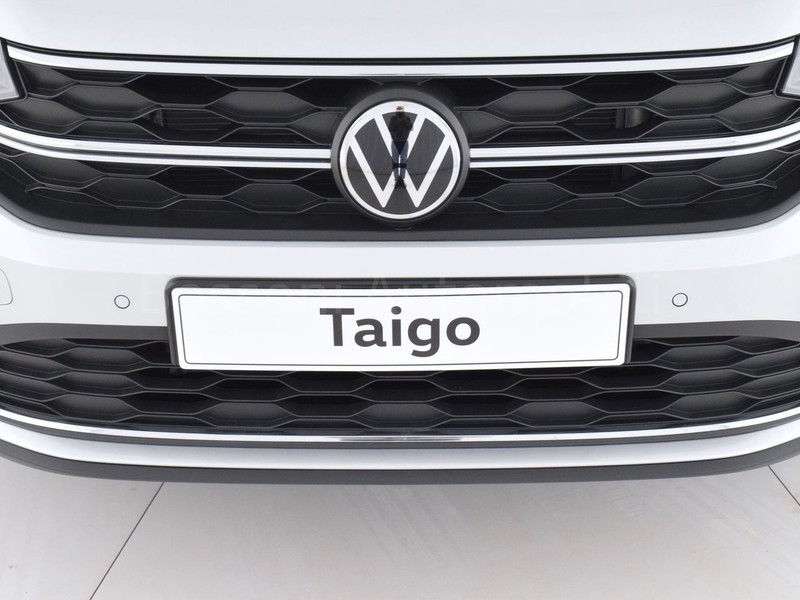 13 - Volkswagen Taigo 1.0 tsi 110cv life