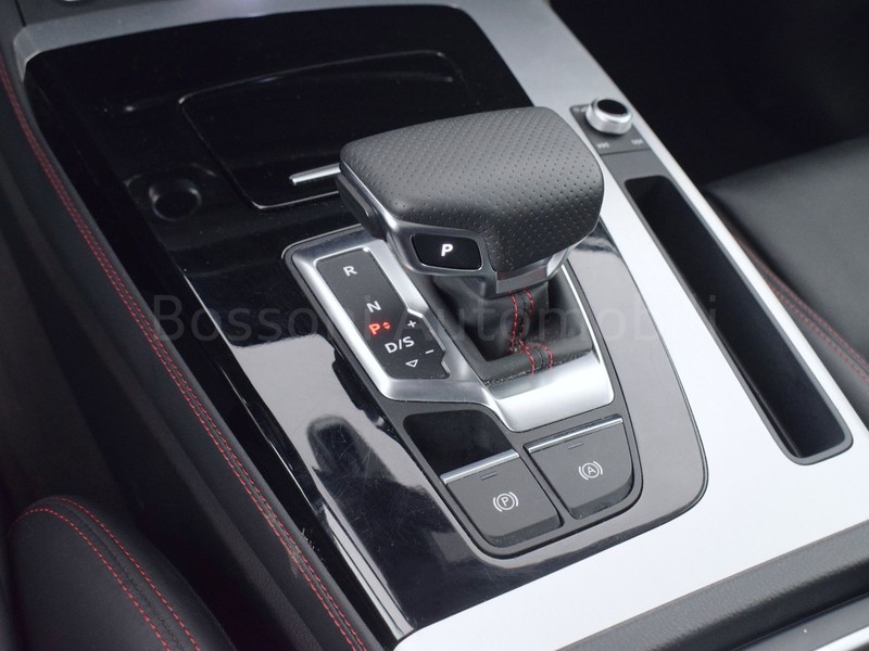 25 - Audi Q5 45 2.0 tfsi mhev 12v identity black quattro s tronic