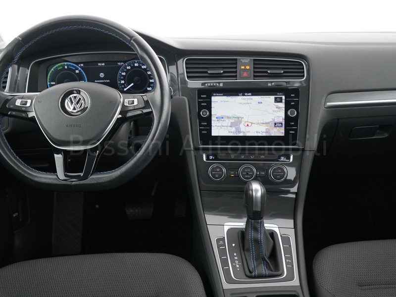 7 - Volkswagen e-Golf 5 porte