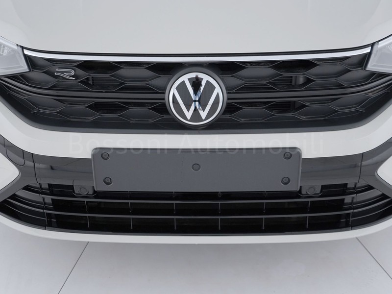 13 - Volkswagen Taigo 1.0 tsi 115cv r-line