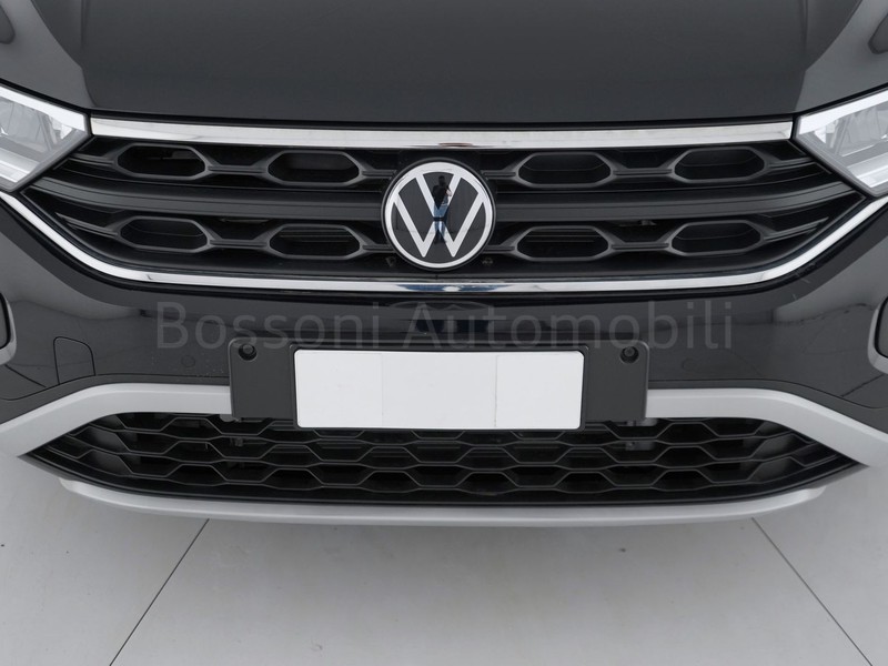 13 - Volkswagen T-Roc 1.5 tsi act life dsg