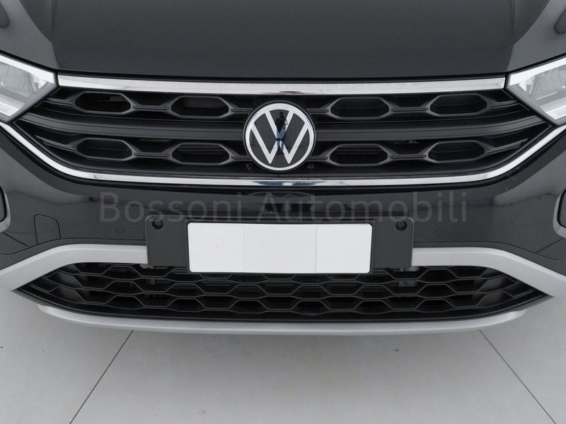 13 - Volkswagen T-Roc 1.5 tsi act life dsg