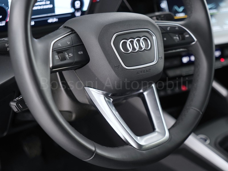 25 - Audi A3 sedan 30 1.0 tfsi s line edition