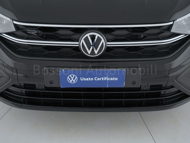 13 - Volkswagen Taigo 1.0 tsi 110cv r-line