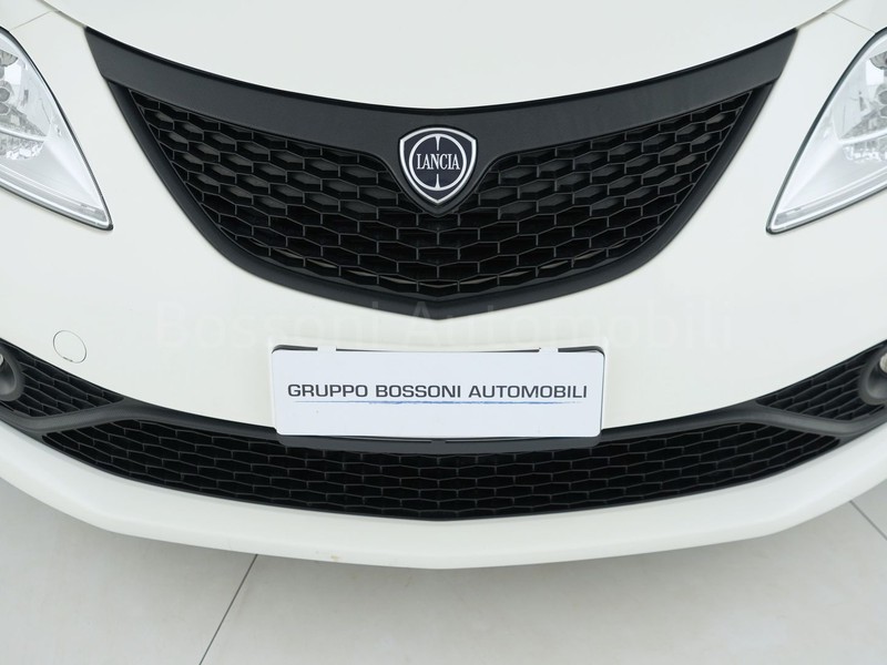 13 - Lancia Ypsilon 5 porte 1.2 ecochic 69cv silver