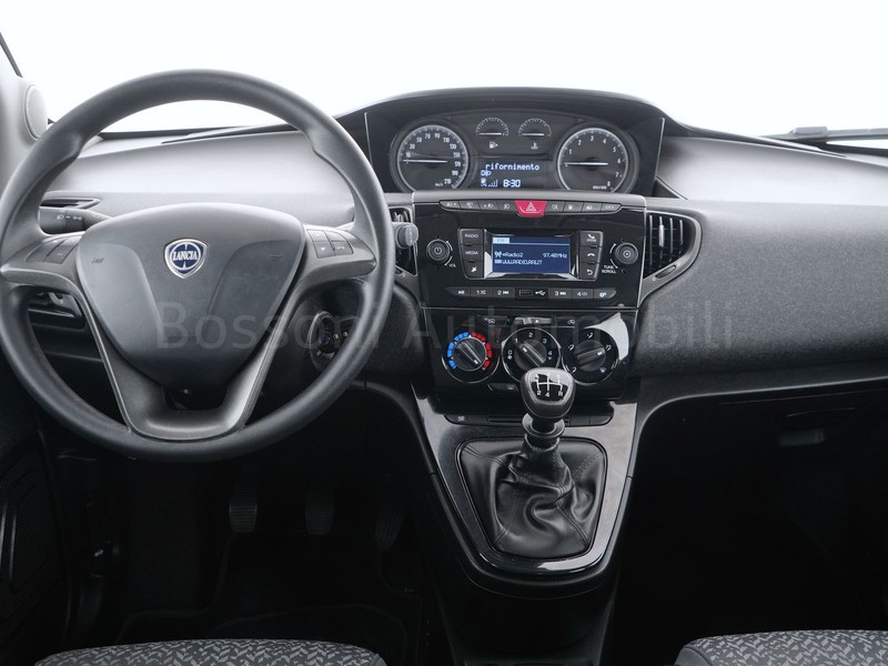 7 - Lancia Ypsilon 5 porte 1.2 ecochic 69cv silver