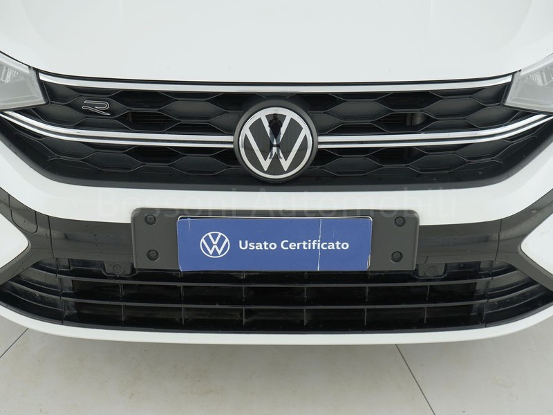 13 - Volkswagen Taigo 1.0 tsi 110cv r-line