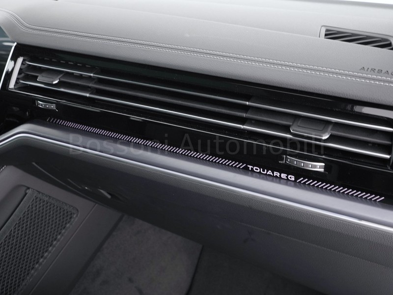 19 - Volkswagen Touareg 3.0 v6 v6 tdi scr 231cv r-line