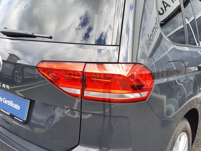 25 - Volkswagen Touran 2.0 tdi scr 122cv business