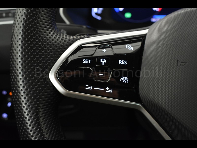 19 - Volkswagen Tiguan 2.0 tdi scr 150cv r-line dsg