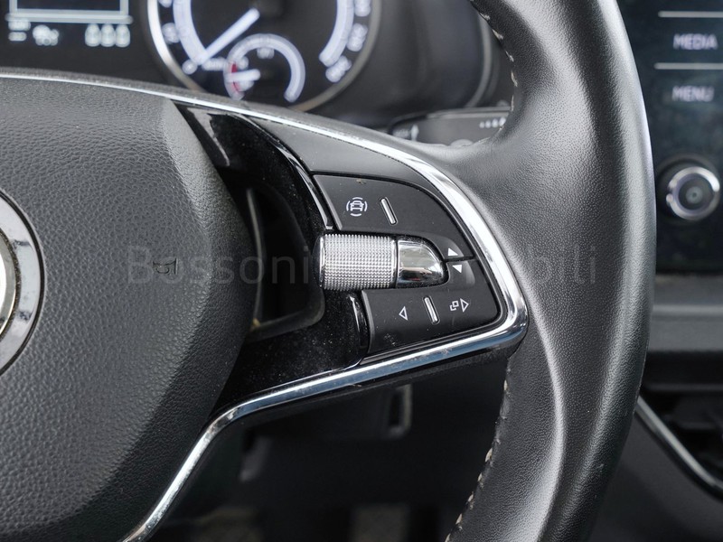 25 - Skoda Kamiq 1.0 g-tec 90cv ambition