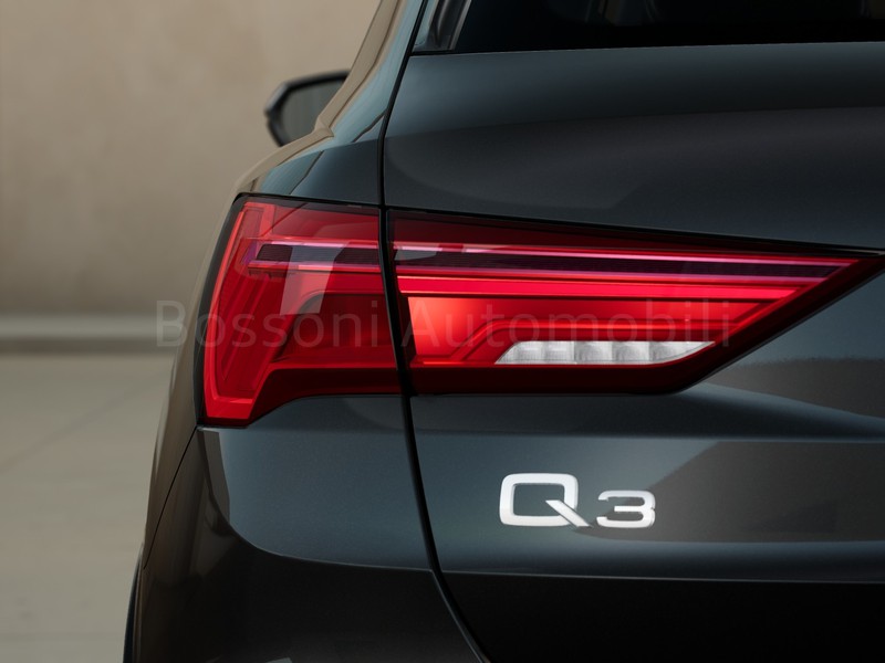 7 - Audi Q3 40 2.0 tfsi s line edition quattro s tronic