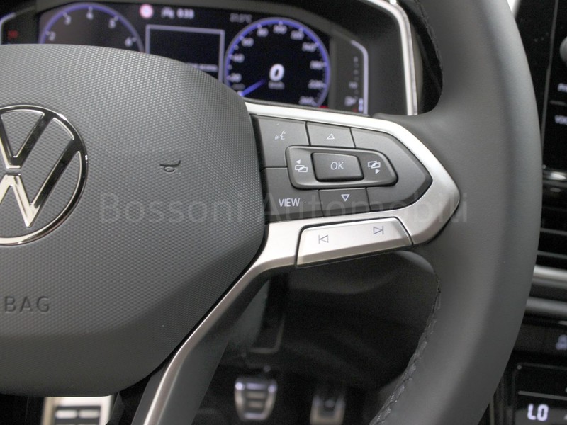 25 - Volkswagen T-Roc 1.5 tsi act r line