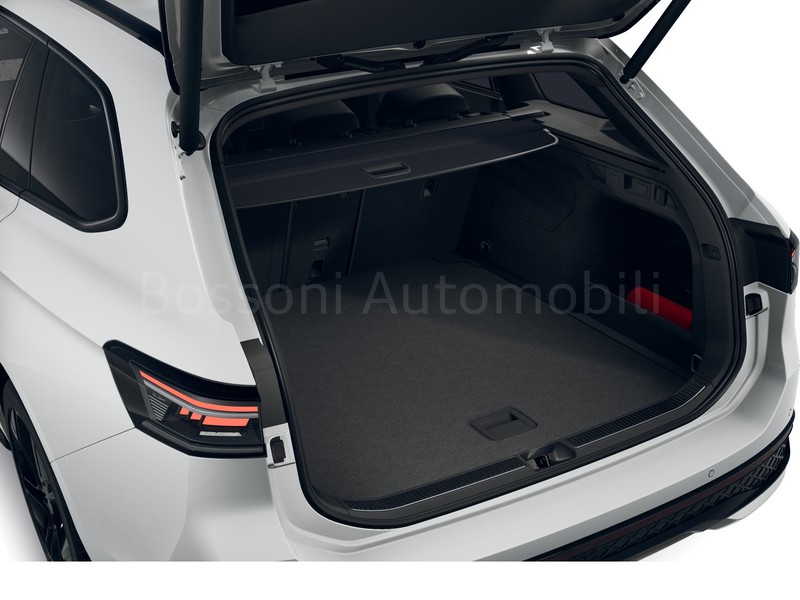13 - Volkswagen Passat 1.5 etsi act 150cv r-line plus