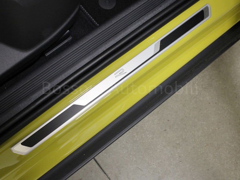 31 - Volkswagen T-Cross 1.0 tsi 115cv r-line dsg