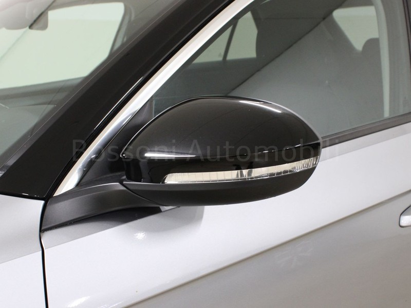 31 - Volkswagen T-Roc 1.0 tsi 115cv sport