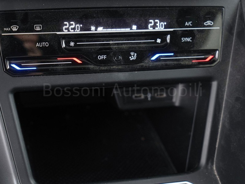 25 - Volkswagen Taigo 1.0 tsi 110cv r-line