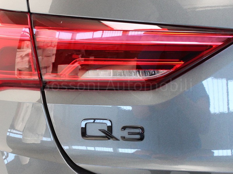 7 - Audi Q3 sportback 45 1.4 tfsi e identity black s tronic