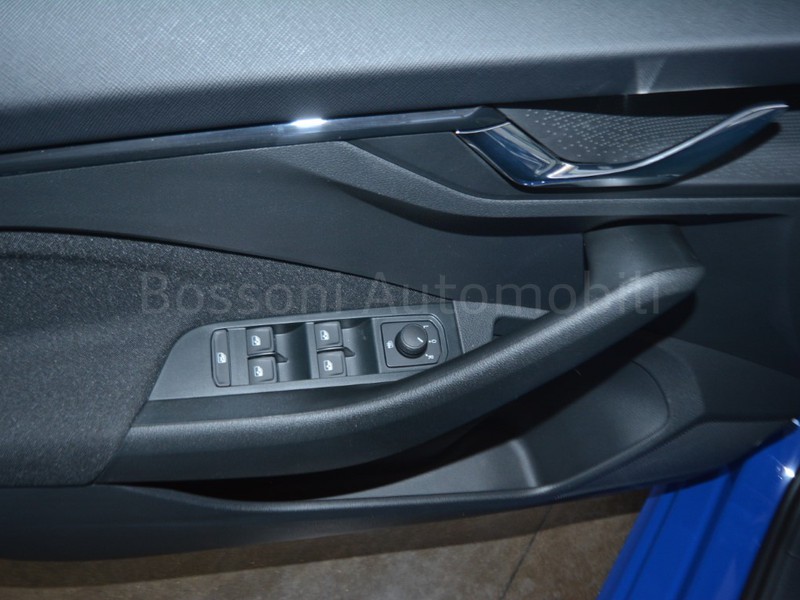 13 - Skoda Kamiq 1.0 tsi 115cv black dots