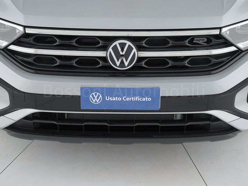 13 - Volkswagen T-Roc 1.0 tsi 115cv r line