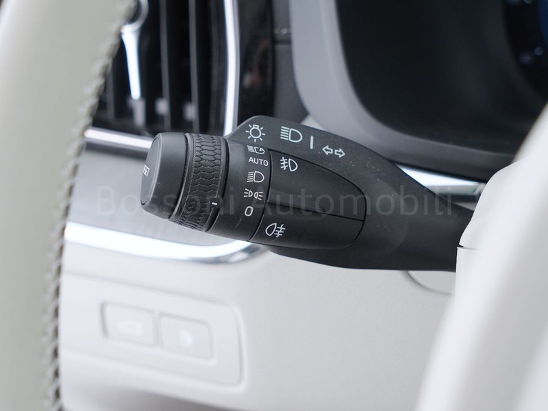 31 - Volvo XC60 2.0 t6 recharge plug-in hybrid  ultimate bright awd automatico obc 3,7kw