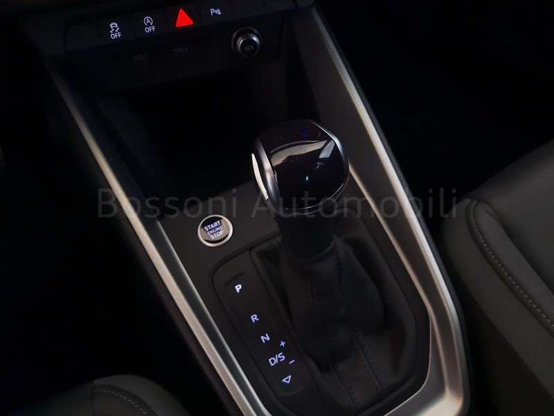 13 - Audi A1 sportback 30 1.0 tfsi 116cv identity black s tronic