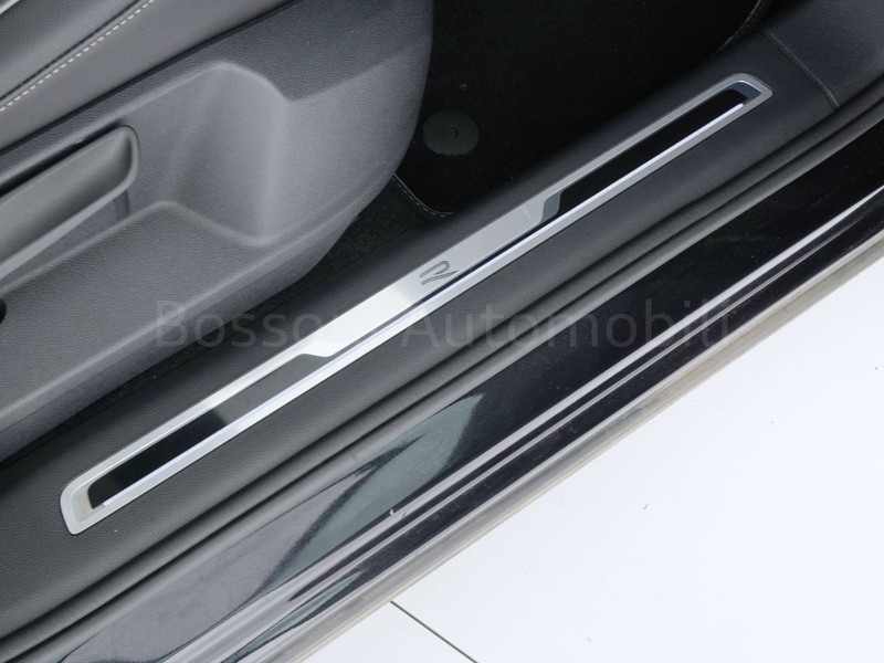 19 - Volkswagen Tiguan 2.0 tdi scr 150cv r-line dsg