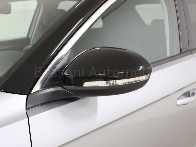 31 - Volkswagen T-Roc 1.0 tsi 115cv sport