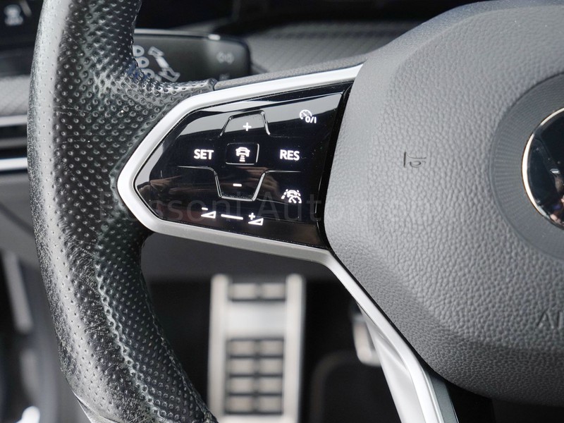 25 - Volkswagen Golf 1.5 tsi evo act 150cv r-line