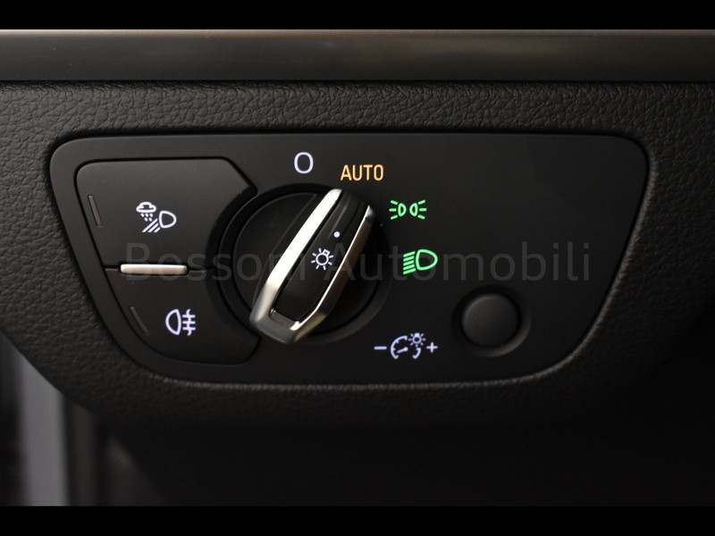 19 - Audi Q5 sportback 40 2.0 tfsi mhev 12v business advanced quattro s tronic