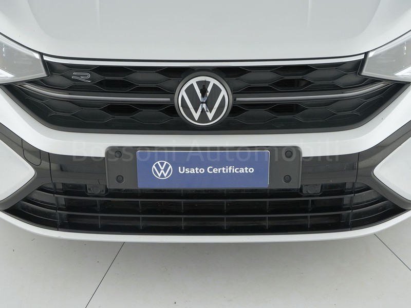 13 - Volkswagen Taigo 1.0 tsi 110cv r-line