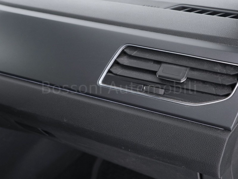 19 - Volkswagen Taigo 1.0 tsi 110cv r-line