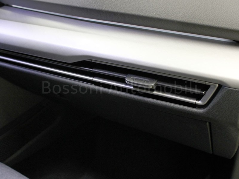 19 - Volkswagen Golf 1.5 tsi ehybrid 204cv edition plus dsg