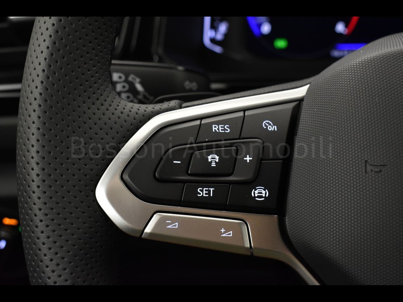 19 - Volkswagen T-Roc 1.5 tsi act r line dsg
