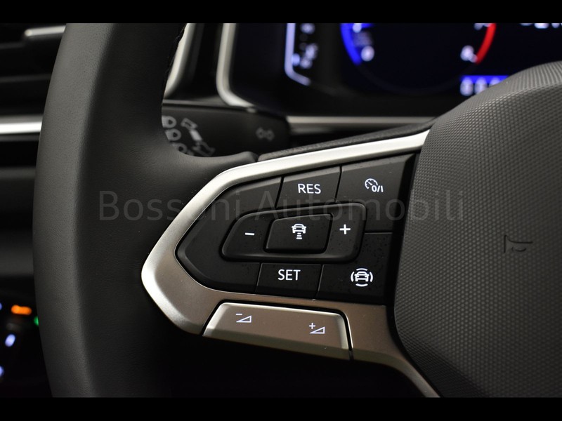 19 - Volkswagen T-Roc 1.0 tsi 115cv r line