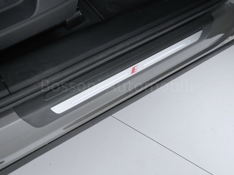 19 - Audi Q5 sportback 40 2.0 tdi mhev 12v s line quattro s tronic