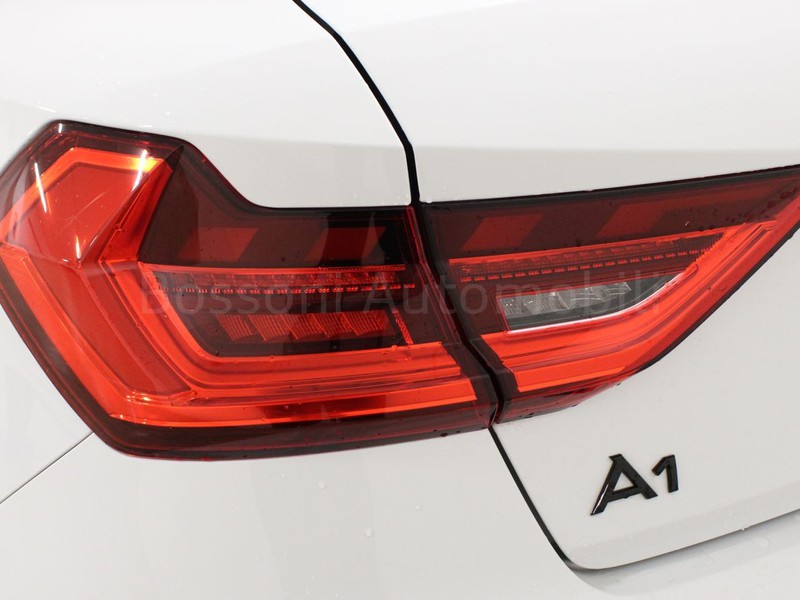 7 - Audi A1 allstreet 30 1.0 tfsi 116cv identity contrast s tronic