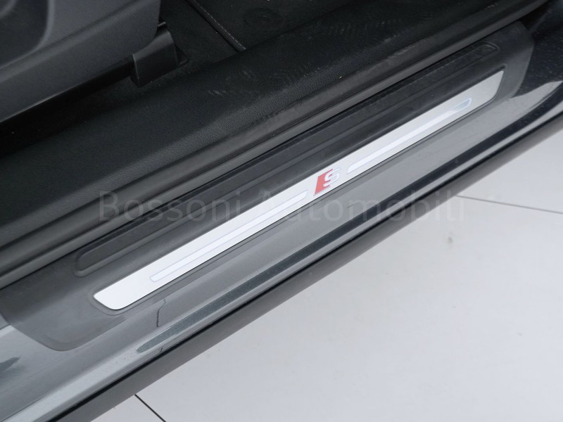 19 - Audi Q5 sportback 40 2.0 tdi mhev 12v s line quattro s tronic