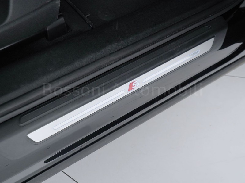 19 - Audi Q5 sportback 40 2.0 tdi mhev 12v s line quattro s tronic