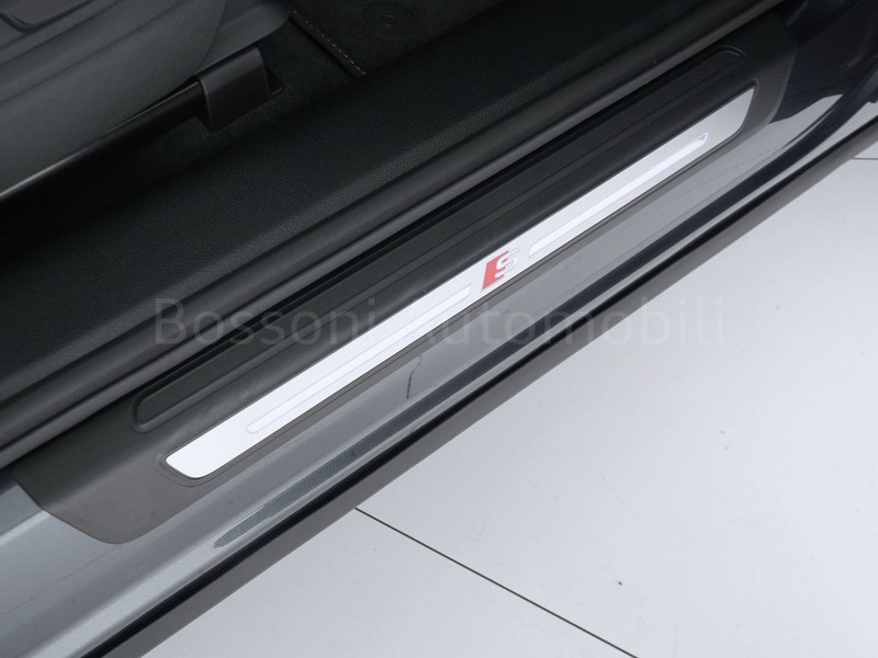 19 - Audi Q5 sportback 40 2.0 tdi mhev 12v identity black quattro s tronic