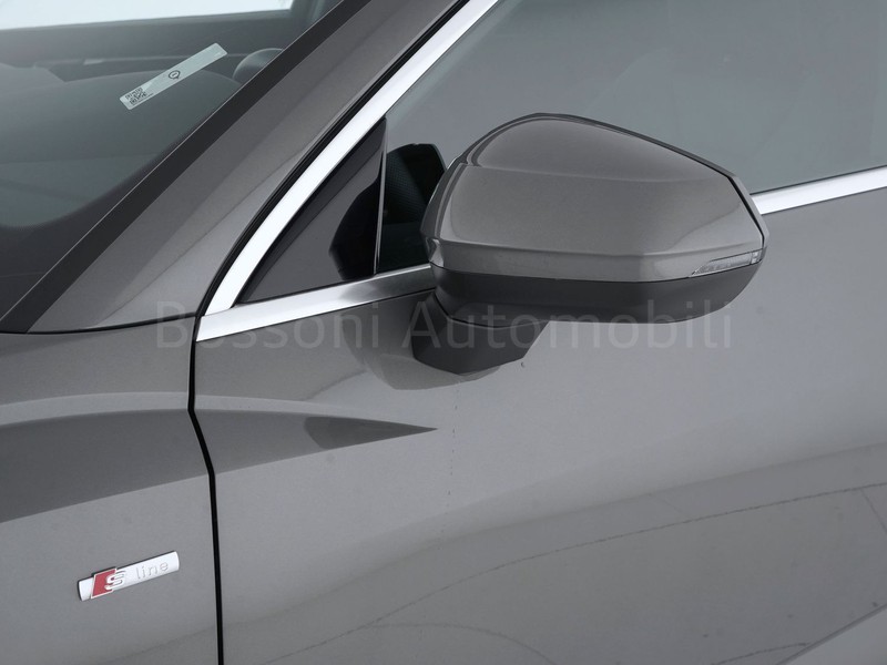 37 - Audi Q3 sportback 35 2.0 tdi s line edition s tronic