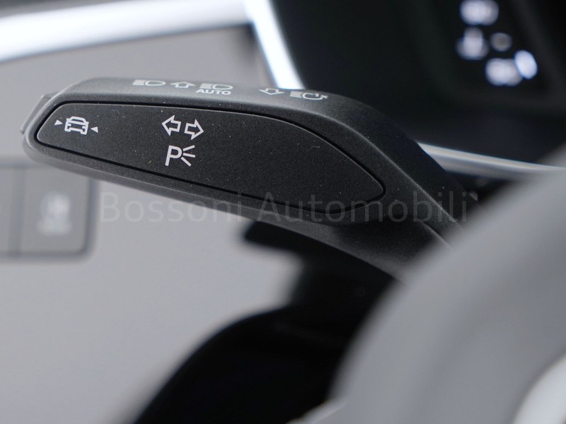 25 - Audi Q3 35 2.0 tdi s line edition s tronic