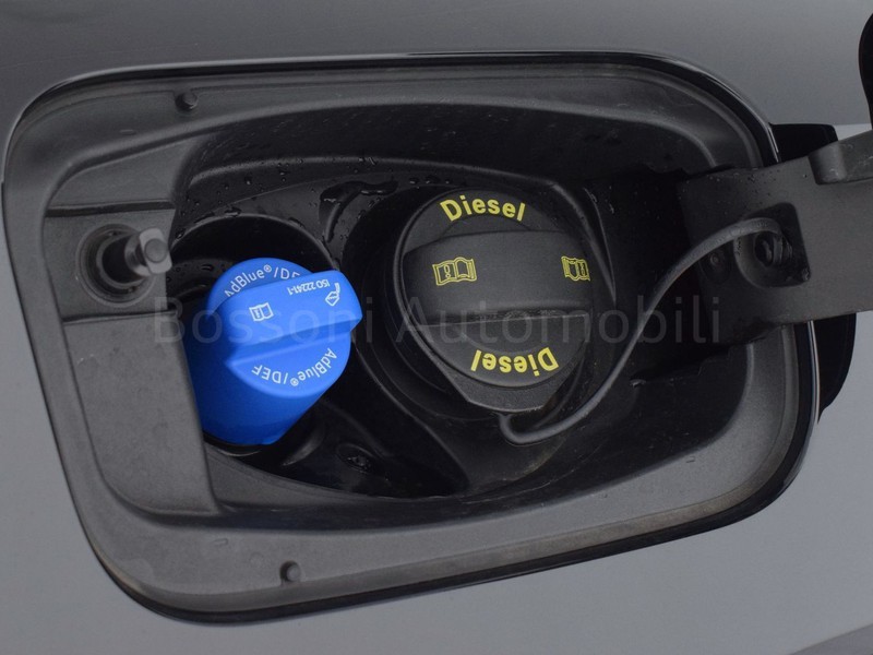 31 - Audi Q3 35 2.0 tdi s line edition s tronic