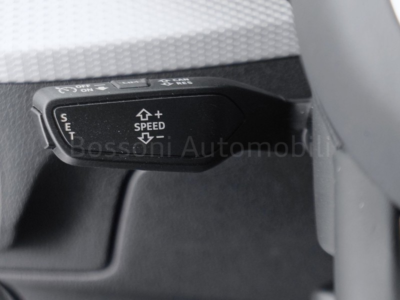 25 - Audi Q2 35 1.5 tfsi s line edition s tronic