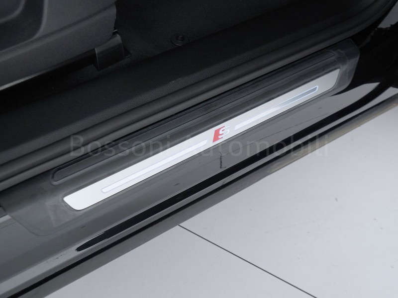 19 - Audi Q5 sportback 40 2.0 tdi mhev 12v s line quattro s tronic