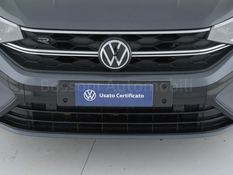 13 - Volkswagen Taigo 1.0 tsi 110cv r-line