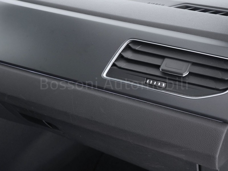 19 - Volkswagen Taigo 1.0 tsi 110cv r-line