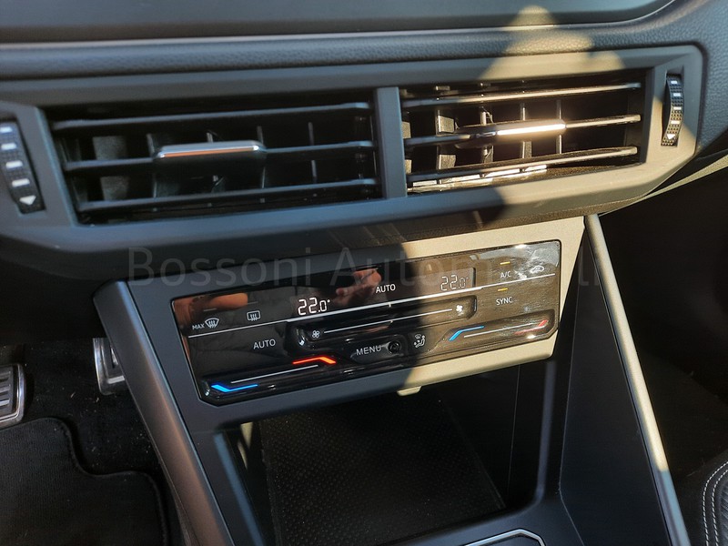 13 - Volkswagen Taigo 1.0 tsi 115cv r-line plus