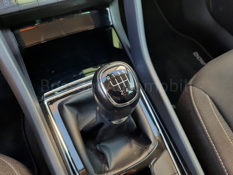 13 - Skoda Karoq 1.0 tsi 110cv executive