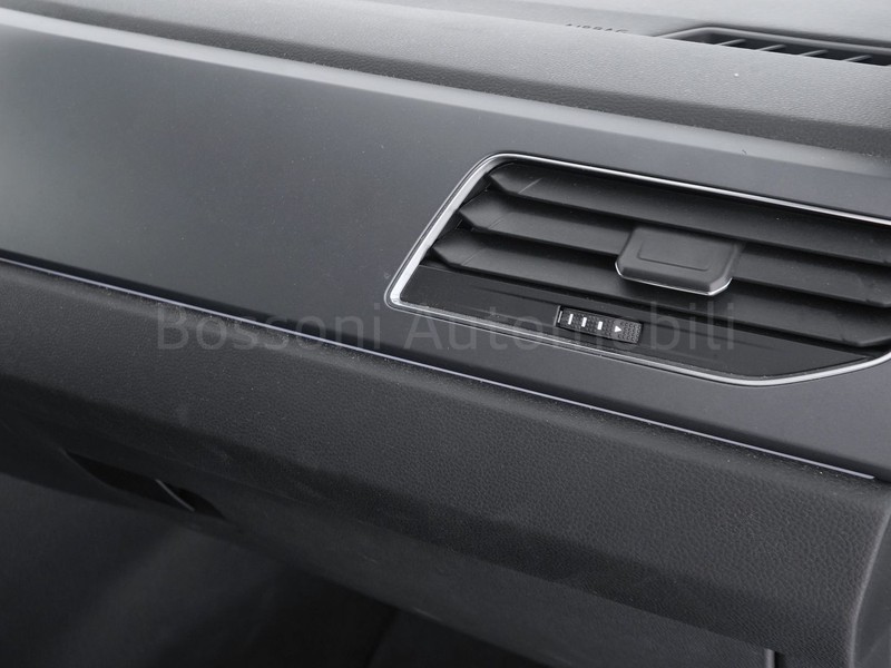 19 - Volkswagen Taigo 1.0 tsi 115cv r-line